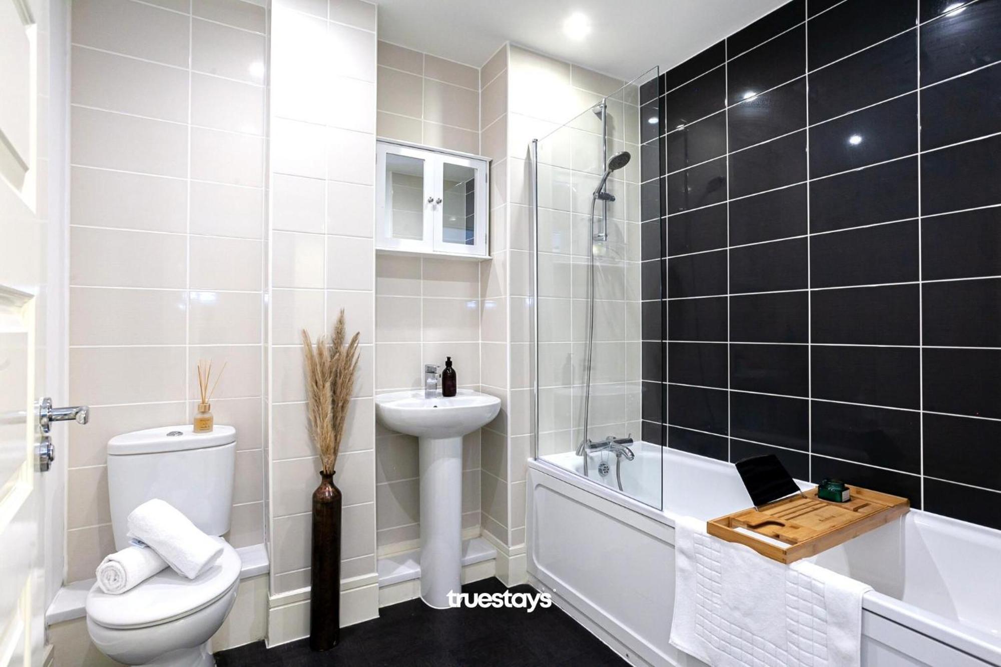Ambassador House By Truestays - Luxury 4 Bedroom House In Stoke-On-Trent Etruria Екстериор снимка