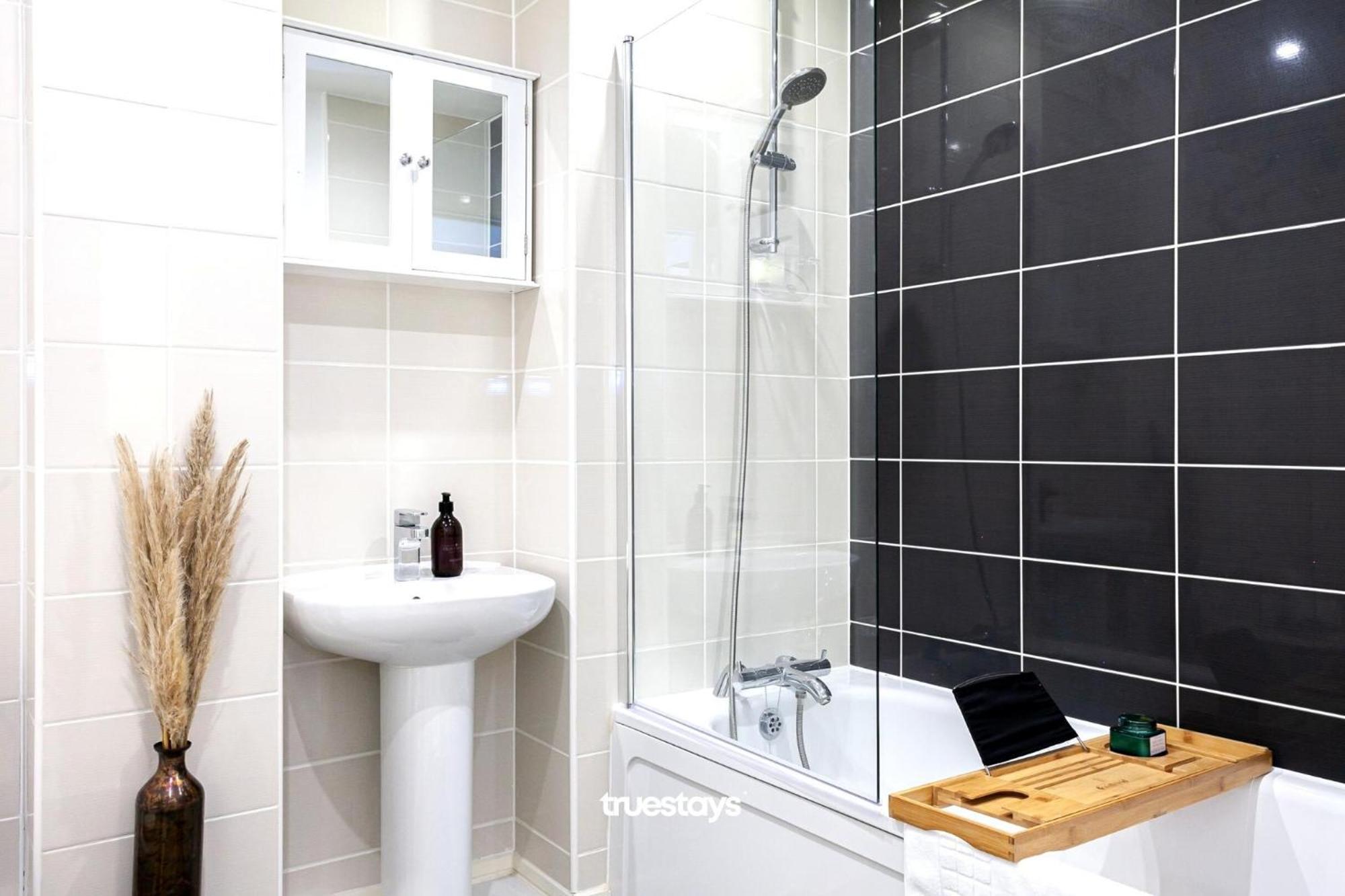 Ambassador House By Truestays - Luxury 4 Bedroom House In Stoke-On-Trent Etruria Екстериор снимка