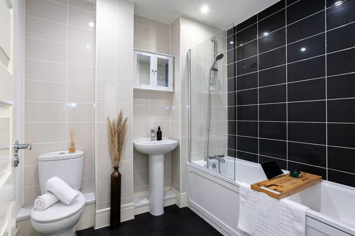 Ambassador House By Truestays - Luxury 4 Bedroom House In Stoke-On-Trent Etruria Екстериор снимка