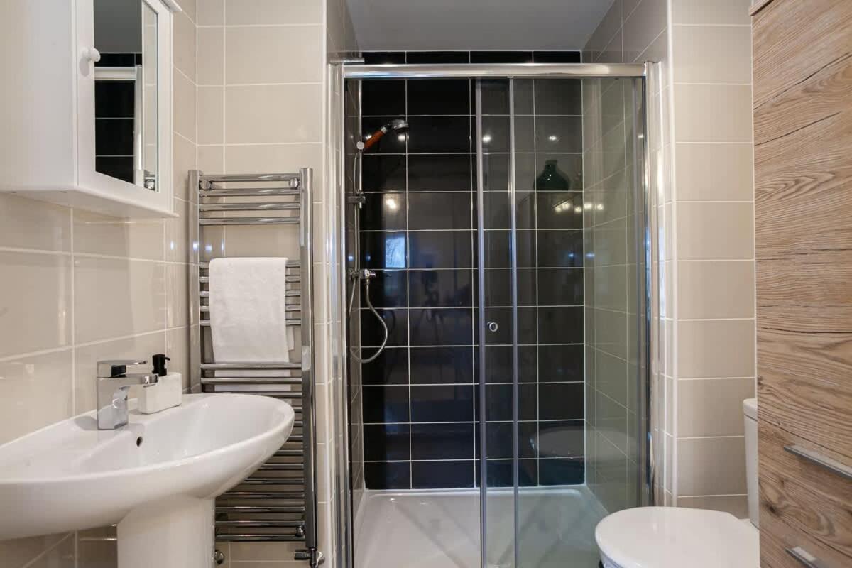 Ambassador House By Truestays - Luxury 4 Bedroom House In Stoke-On-Trent Etruria Екстериор снимка