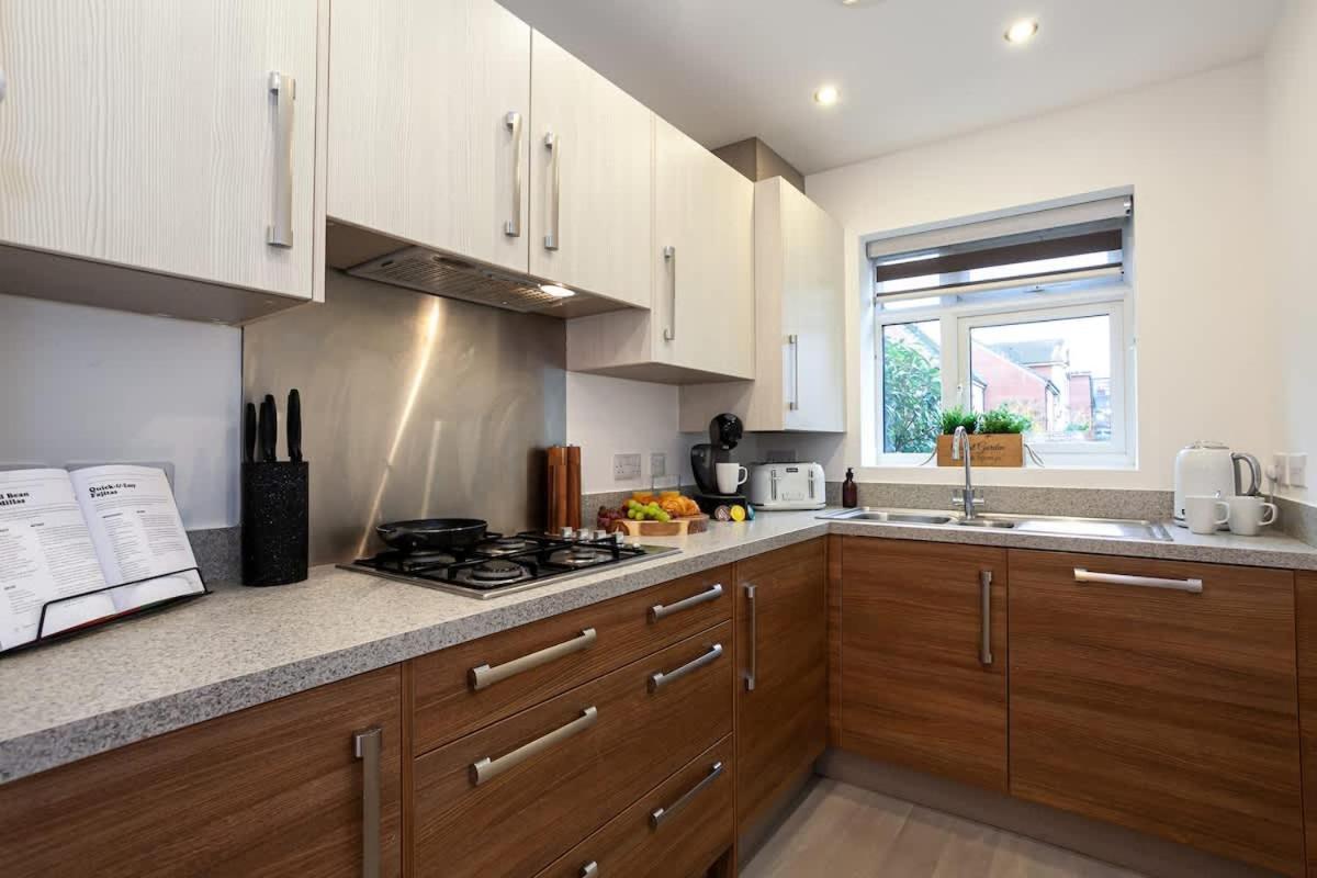 Ambassador House By Truestays - Luxury 4 Bedroom House In Stoke-On-Trent Etruria Екстериор снимка